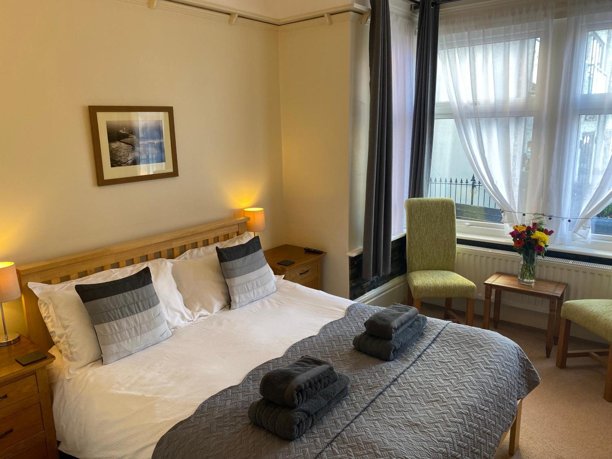 The Whalebone Arch Hotel Уитби Екстериор снимка